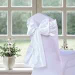 Stuhlschärpen aus weißem Taft (10 Stück) – Bild 3